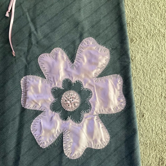 Heart soul Floral Embroidered Women's A line Skirt Grey and Pink trim Sz L - Picture 3 of 6